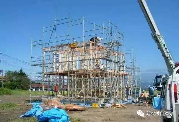 實拍日本人建房過程，不用一磚一瓦能抗8級地震