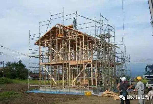 實拍日本人建房過程，不用一磚一瓦能抗8級地震