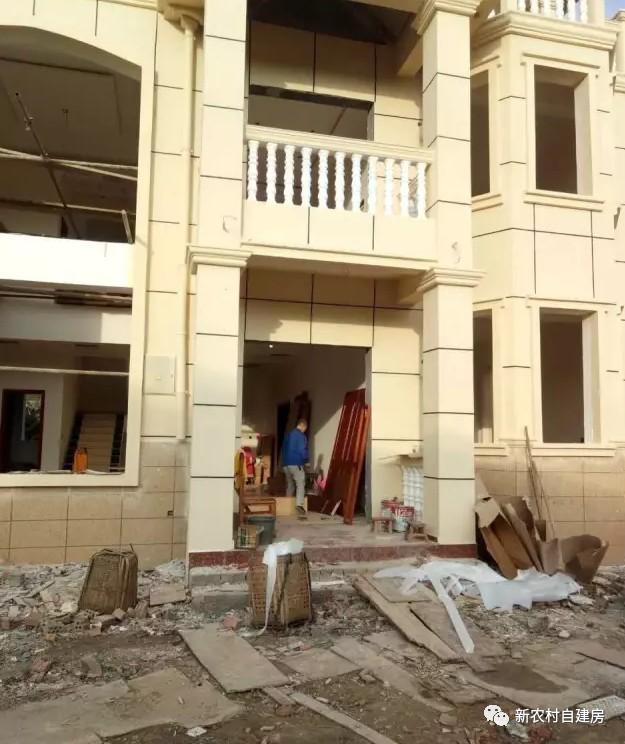 65建兄弟雙拼別墅，重回農(nóng)村，只為父母的期盼