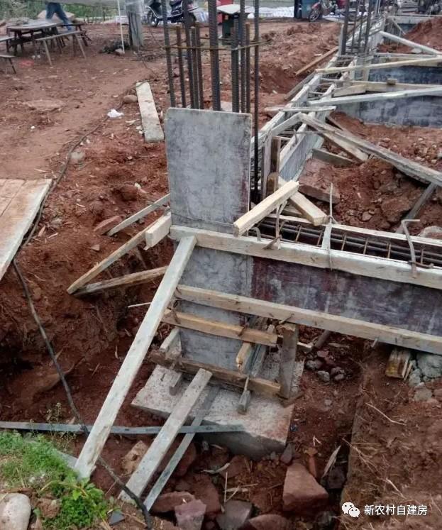 65建兄弟雙拼別墅，重回農(nóng)村，只為父母的期盼