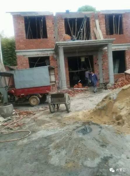 經(jīng)典兩層農(nóng)村別墅戶型，真實(shí)建造過(guò)程，建好效果很亮眼