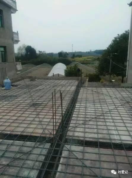 經(jīng)典兩層農(nóng)村別墅戶型，真實(shí)建造過(guò)程，建好效果很亮眼