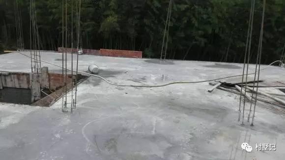 二層農村自建別墅氣派十足，甩村里其他自建房一條街