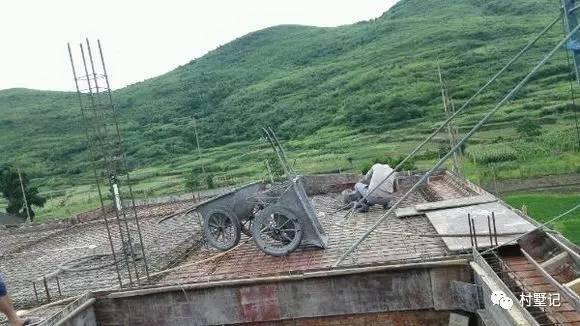 二層農村自建別墅氣派十足，甩村里其他自建房一條街