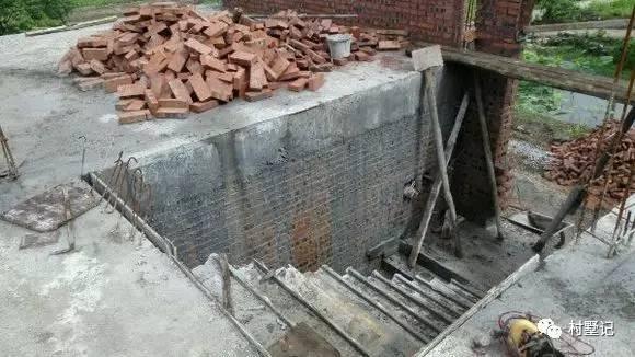 二層農村自建別墅氣派十足，甩村里其他自建房一條街