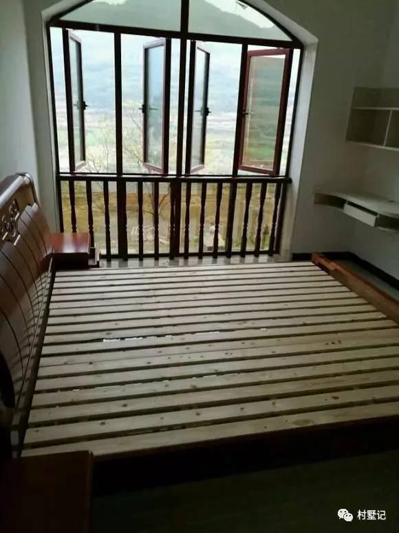 二層農村自建別墅氣派十足，甩村里其他自建房一條街