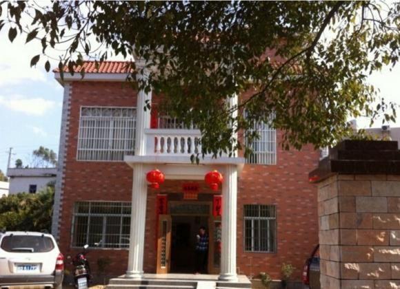 第一次帶女朋友回家嚇跑了丈母娘，小伙花15萬(wàn)把老屋變豪宅