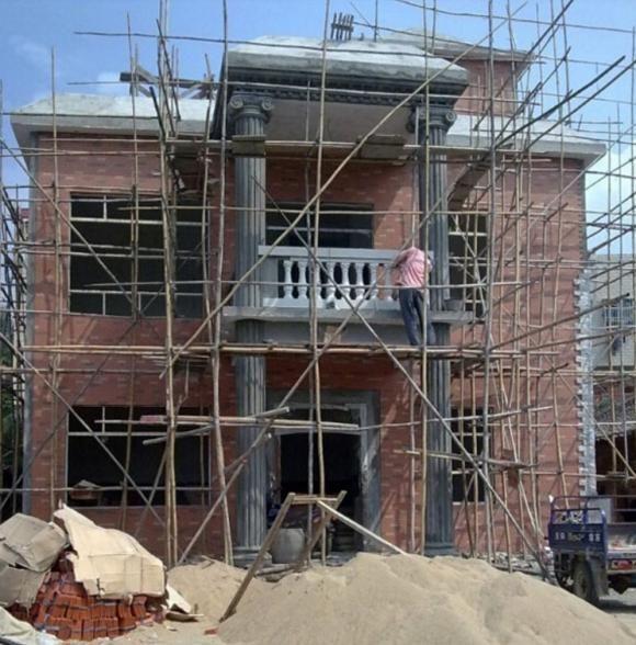 第一次帶女朋友回家嚇跑了丈母娘，小伙花15萬(wàn)把老屋變豪宅