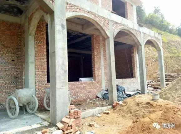 土豪網友建歐式農村別墅，施工水平高，漂亮堪比城堡