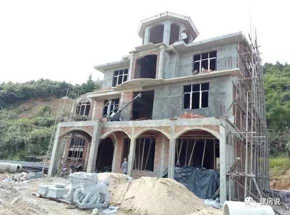 土豪網友建歐式農村別墅，施工水平高，漂亮堪比城堡