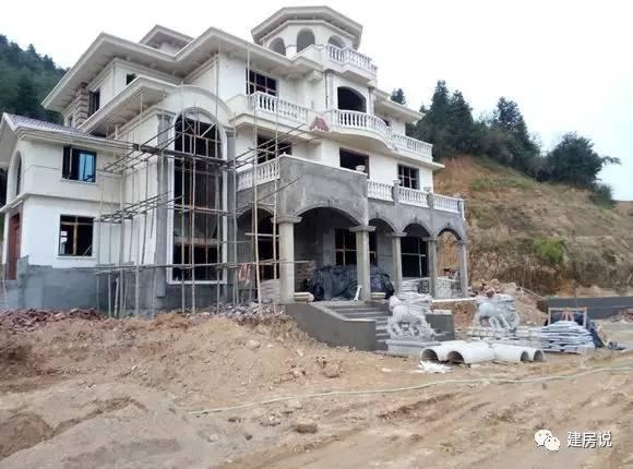 土豪網友建歐式農村別墅，施工水平高，漂亮堪比城堡