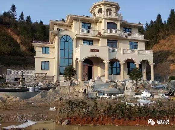 土豪網友建歐式農村別墅，施工水平高，漂亮堪比城堡