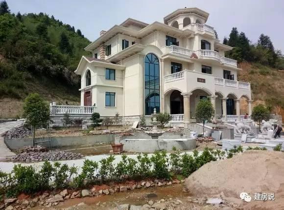 土豪網友建歐式農村別墅，施工水平高，漂亮堪比城堡