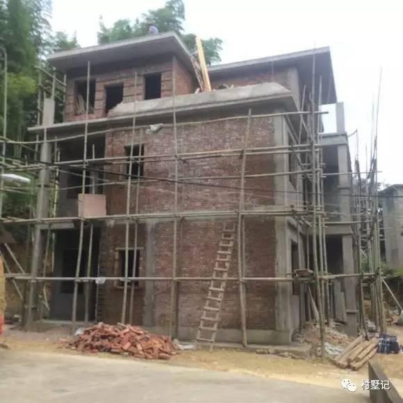 比效果圖還好看，這套建好的三層農村別墅逆天了