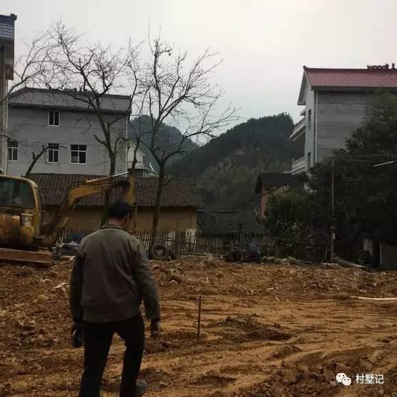 比效果圖還好看，這套建好的三層農村別墅逆天了