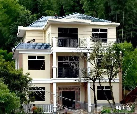 比效果圖還好看，這套建好的三層農村別墅逆天了