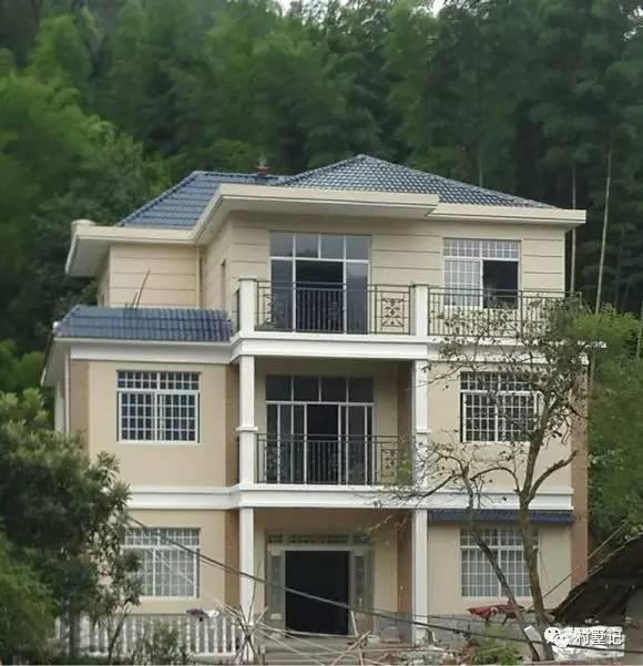 比效果圖還好看，這套建好的三層農村別墅逆天了