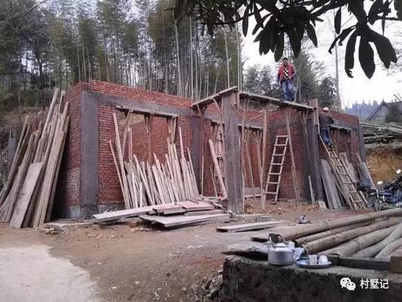 比效果圖還好看，這套建好的三層農村別墅逆天了