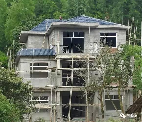 比效果圖還好看，這套建好的三層農村別墅逆天了