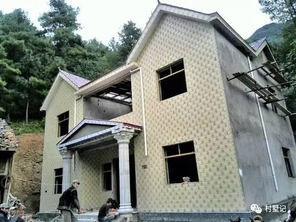 網友花30萬建造農村別墅，老家風景秀麗但施工水平就……