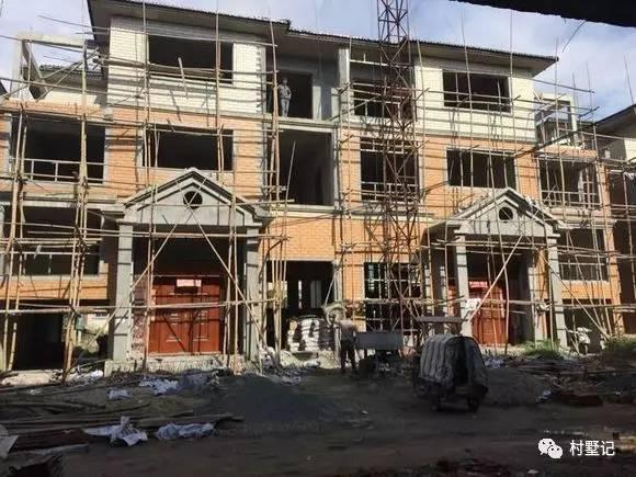 30歲兄弟倆在老家建雙拼別墅，當地找不到比這更好的