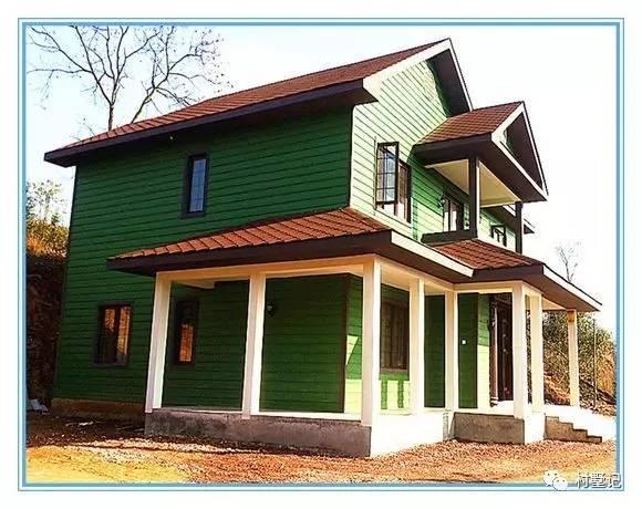 老張回農村自己蓋了一棟別墅，花的錢讓城里人都哭了