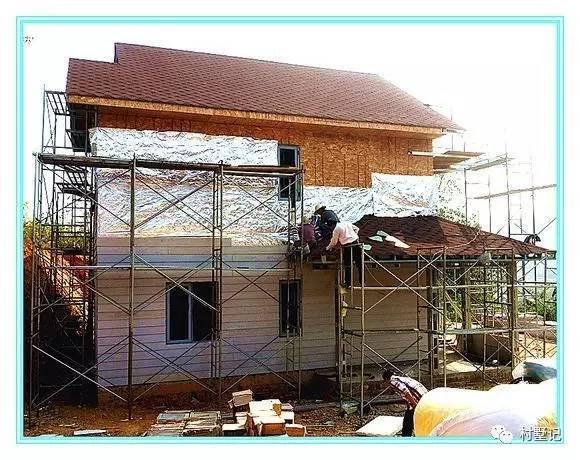 老張回農村自己蓋了一棟別墅，花的錢讓城里人都哭了