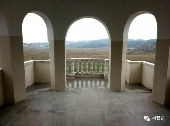 實拍江蘇網友自建農村豪華別墅，雄偉大氣不輸城堡你見過嗎