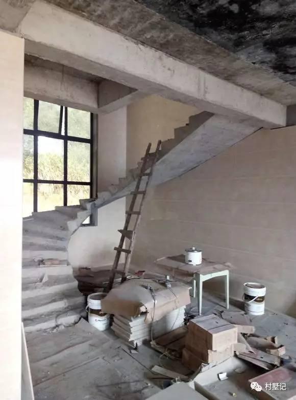 實拍江蘇網友自建農村豪華別墅，雄偉大氣不輸城堡你見過嗎