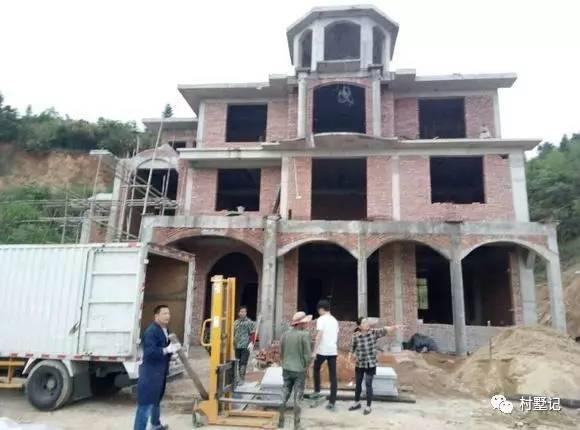 實拍江蘇網友自建農村豪華別墅，雄偉大氣不輸城堡你見過嗎