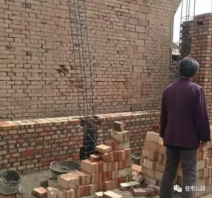農村蓋房實拍，河北18萬就能建起一套2層小別墅？