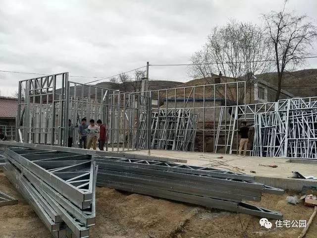 輕鋼別墅到底有什么好, 讓這個村的老百姓都搶著建? 施工隊訂單都排到了明年!