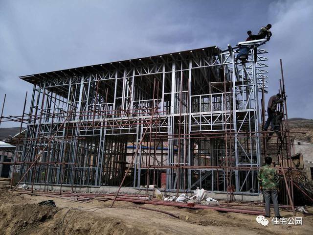 輕鋼別墅到底有什么好, 讓這個村的老百姓都搶著建? 施工隊訂單都排到了明年!