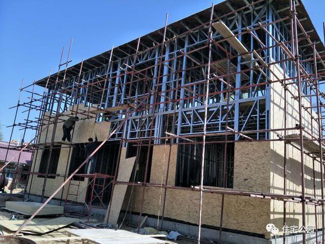 輕鋼別墅到底有什么好, 讓這個村的老百姓都搶著建? 施工隊訂單都排到了明年!