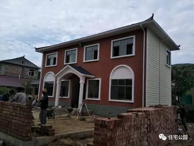 輕鋼別墅到底有什么好, 讓這個村的老百姓都搶著建? 施工隊訂單都排到了明年!