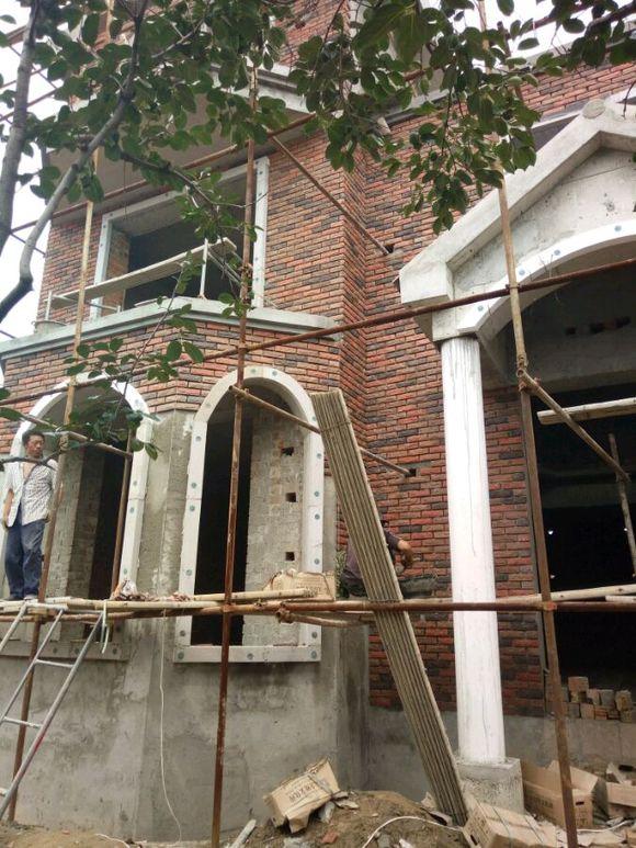 因為窮相親被嫌棄，5年后逆襲回鄉建豪宅