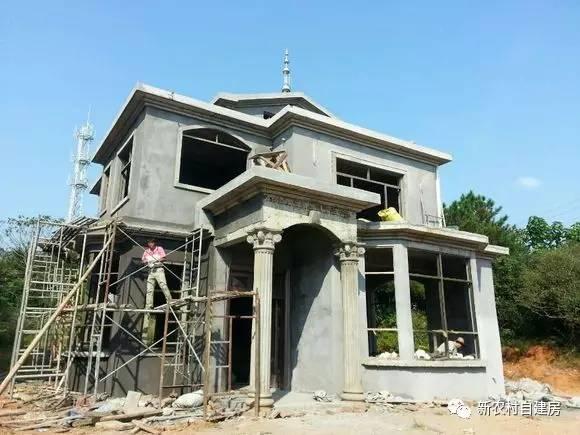 牛人自述：25萬建別墅，引10萬網友圍觀，爭相稱贊