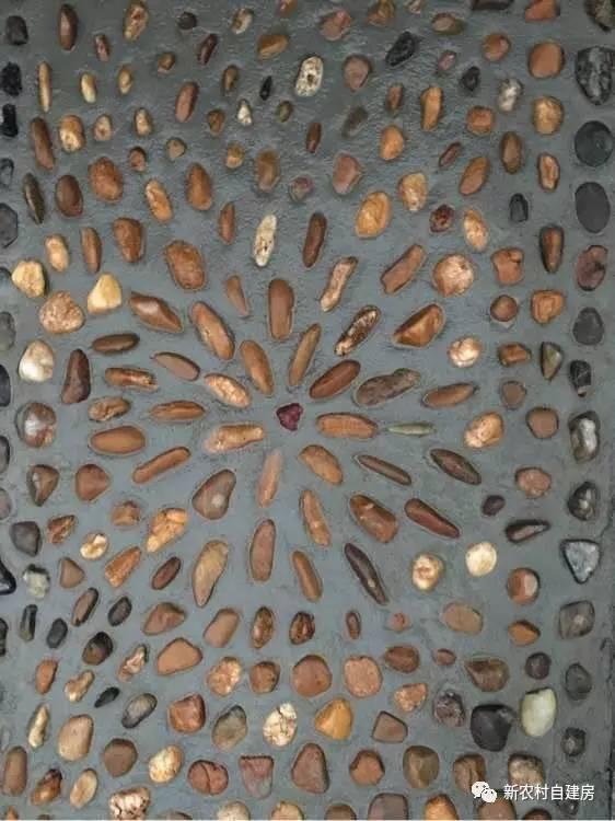 牛人自述：25萬建別墅，引10萬網友圍觀，爭相稱贊