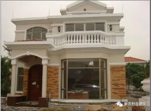 牛人自述：25萬建別墅，引10萬網友圍觀，爭相稱贊