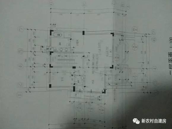牛人自述：25萬建別墅，引10萬網友圍觀，爭相稱贊