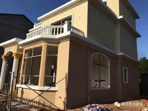 牛人自述：25萬建別墅，引10萬網友圍觀，爭相稱贊