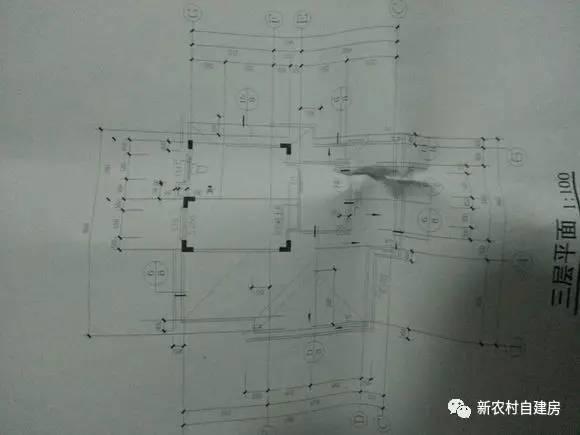 牛人自述：25萬建別墅，引10萬網友圍觀，爭相稱贊