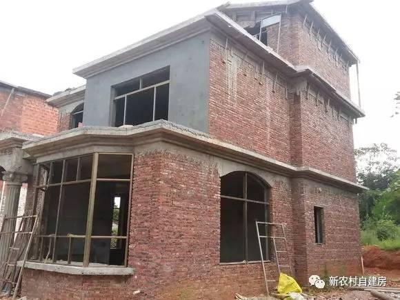 牛人自述：25萬建別墅，引10萬網友圍觀，爭相稱贊