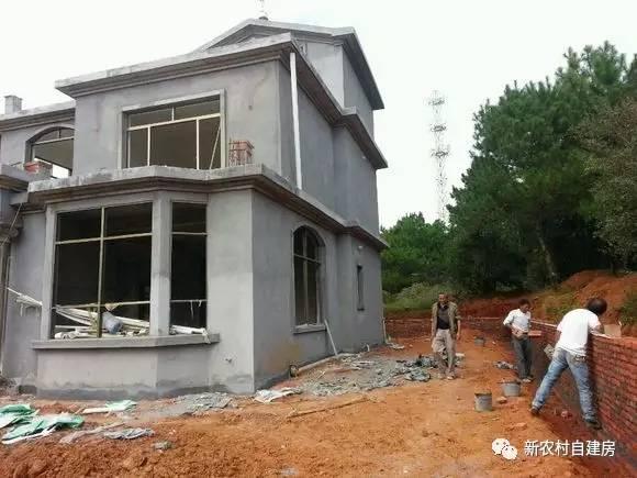 牛人自述：25萬建別墅，引10萬網友圍觀，爭相稱贊