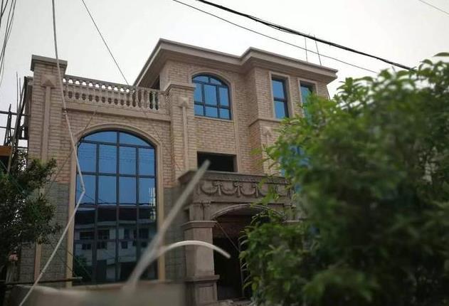 兄弟一起建別墅，35萬一人一棟，這下公平了