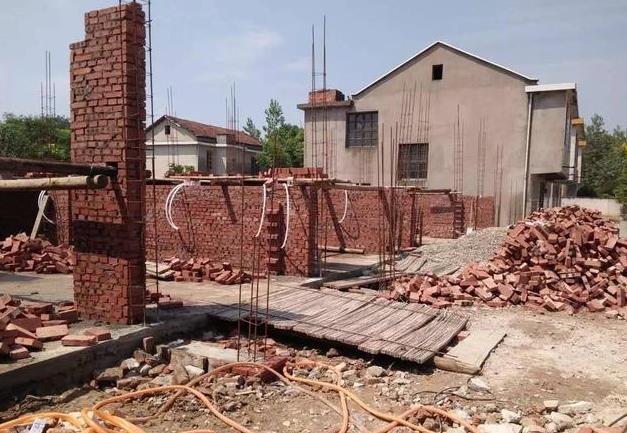 兄弟一起建別墅，35萬一人一棟，這下公平了