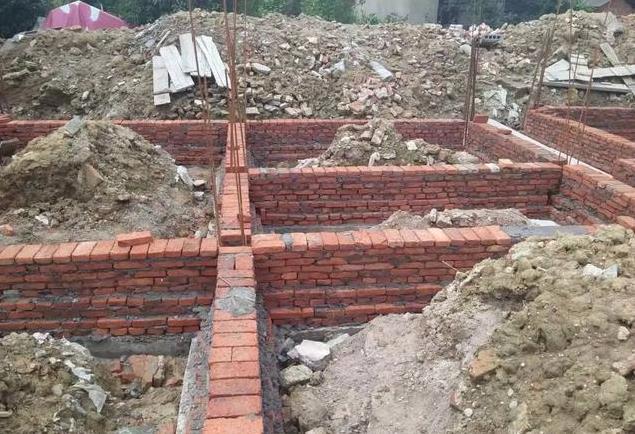 兄弟一起建別墅，35萬一人一棟，這下公平了