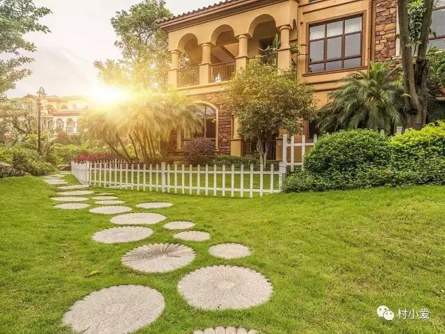 父親節(jié)剛過，她便回到北京郊區(qū)為父親蓋了一棟新型的裝配式房屋