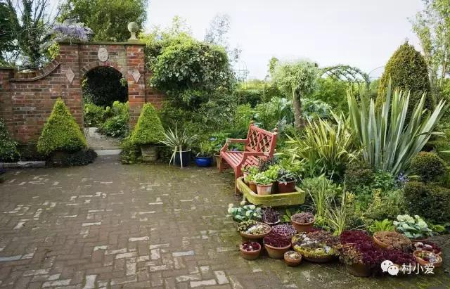 父親節(jié)剛過，她便回到北京郊區(qū)為父親蓋了一棟新型的裝配式房屋