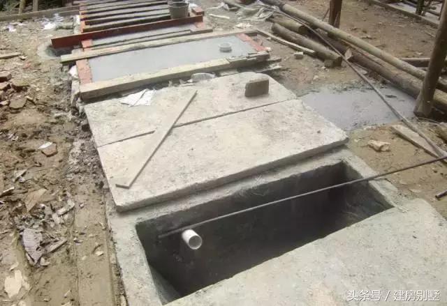 湖北農村自建房，村民不讓修馬路，全程用馬拉材料